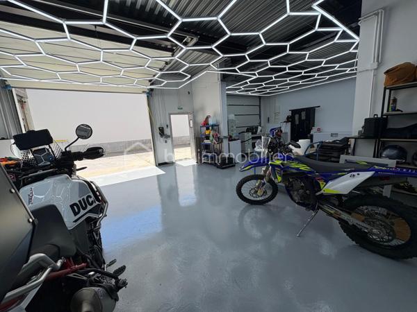 Local d activites de 93 m²