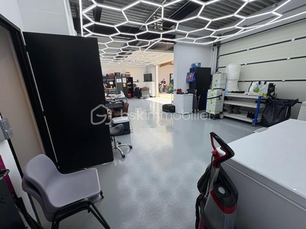 Local d activites de 93 m²