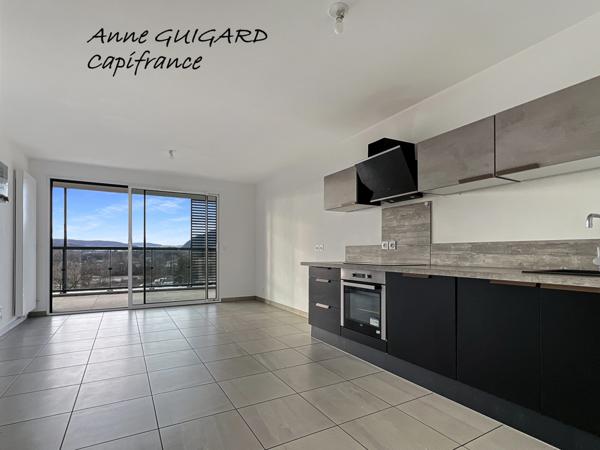 ANNECY (74) : Beau T2 de 43m², résidence de 2019, terrasse 13,50m², ouest, parkings collectifs