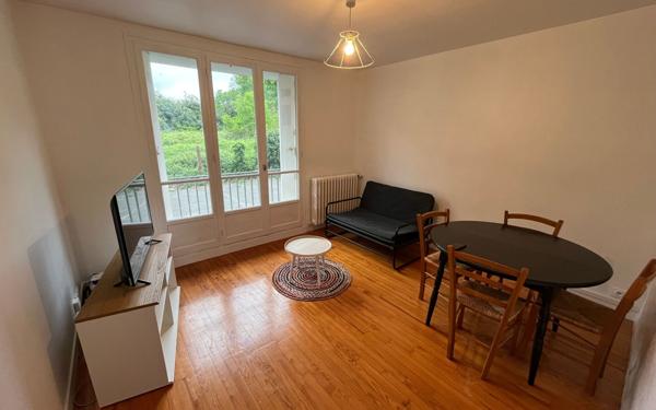 Appartement à louer    3 pièces •  Guingamp