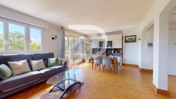 Vente                                                      Appartement
                        
                     4 pièces                      82 m2                     à Le Port-Marly