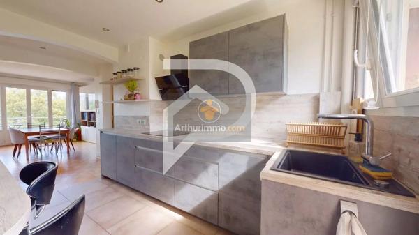 Vente                                                      Appartement
                        
                     4 pièces                      82 m2                     à Le Port-Marly