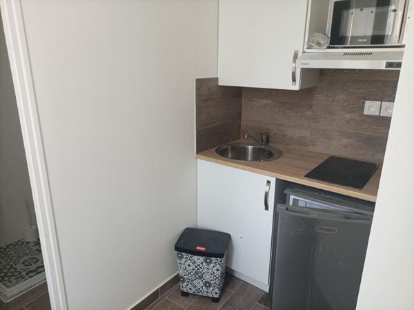 Appartement à louer 395 € CC Béziers 1 pièce 14 m² DPE C