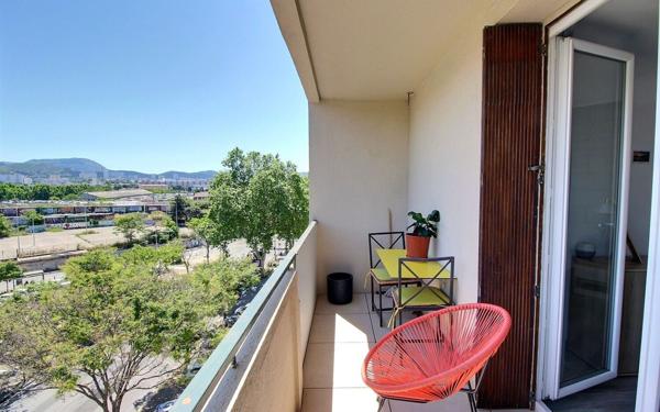Appartement à vendre    3 pièces • 53,52 m2 Marseille 10