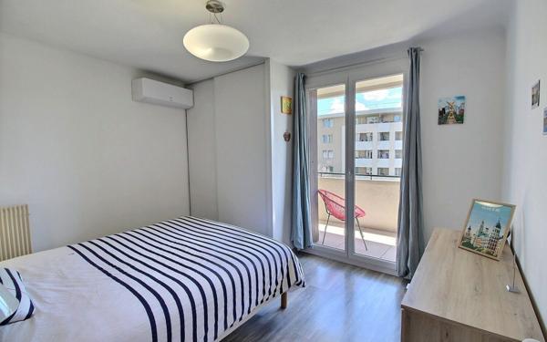 Appartement à vendre    3 pièces • 53,52 m2 Marseille 10