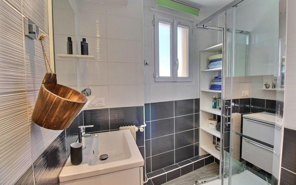 Appartement à vendre    3 pièces • 53,52 m2 Marseille 10