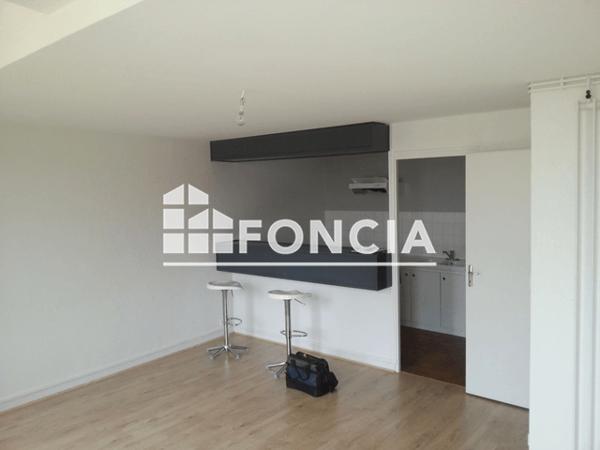 Location Appartement 2 pièces 47.45 m² - 14 PLACE DU PILORI Niort 79000