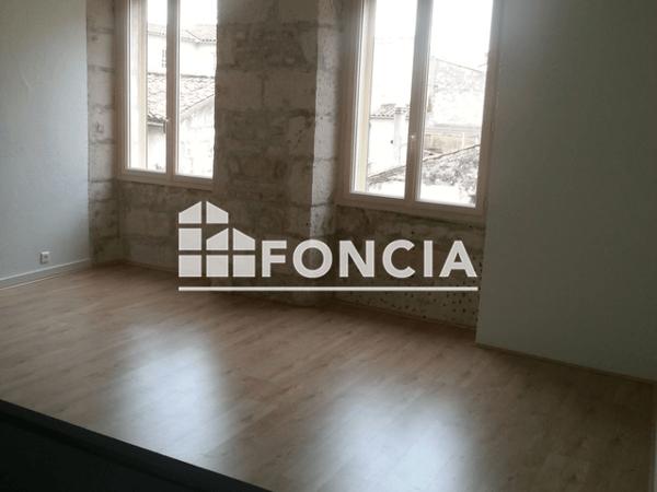Location Appartement 2 pièces 47.45 m² - 14 PLACE DU PILORI Niort 79000