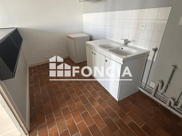 Location Appartement 2 pièces 47.45 m² - 14 PLACE DU PILORI Niort 79000