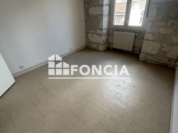 Location Appartement 2 pièces 47.45 m² - 14 PLACE DU PILORI Niort 79000