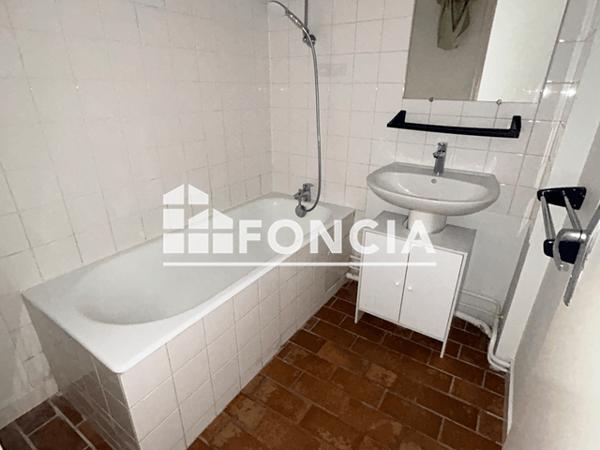 Location Appartement 2 pièces 47.45 m² - 14 PLACE DU PILORI Niort 79000