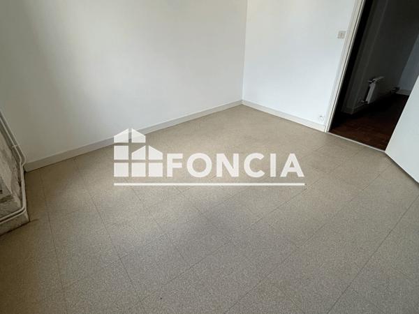 Location Appartement 2 pièces 47.45 m² - 14 PLACE DU PILORI Niort 79000