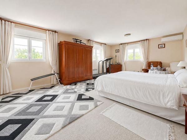 Demeure de 350 m2 + 106m2, Piscine, terrain de tennis, 3282 parcelles