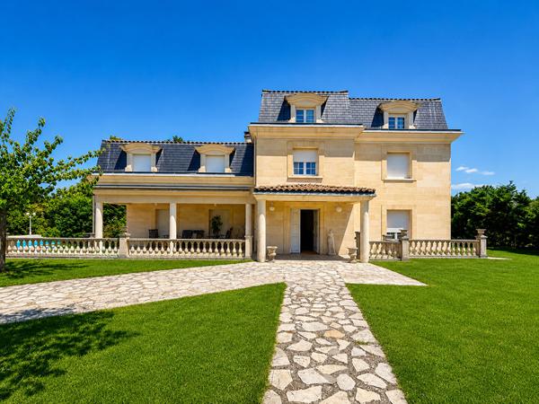 Demeure de 350 m2 + 106m2, Piscine, terrain de tennis, 3282 parcelles