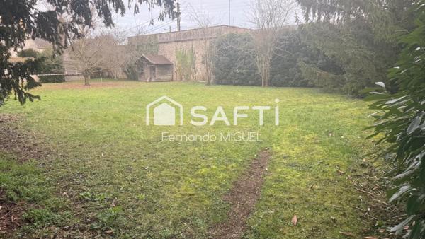 Grand terrain clos en partie