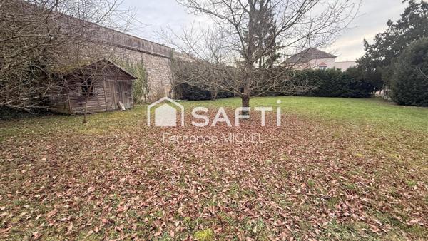 Grand terrain clos en partie