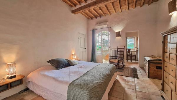 Propriété historique de caractère avec jardin au centre d’un village recherché à 5 minutes d’Uzès Uzès (30700)