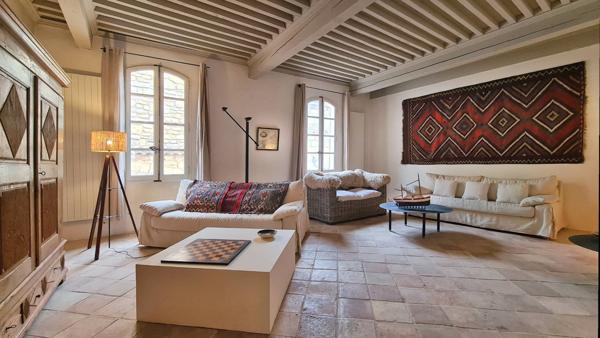 Propriété historique de caractère avec jardin au centre d’un village recherché à 5 minutes d’Uzès Uzès (30700)