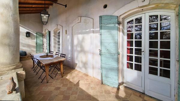 Propriété historique de caractère avec jardin au centre d’un village recherché à 5 minutes d’Uzès Uzès (30700)
