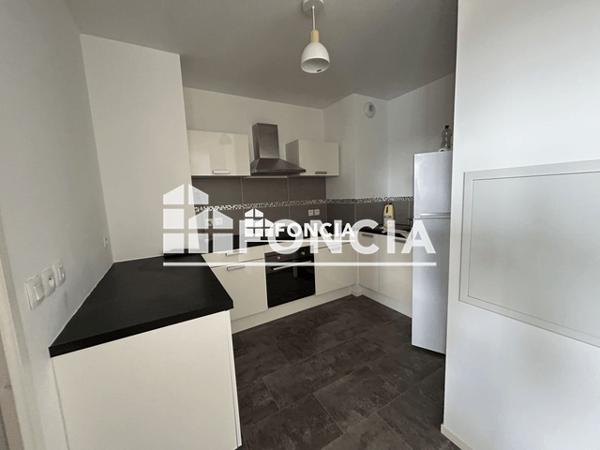 Location Appartement 2 pièces 43.6 m² - 128/144 AVENUE RENE CASSAGNE Cenon 33150