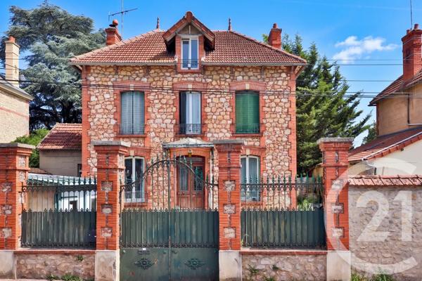 Maison à vendre  8 pièces - 200 m 2   ETAMPES  - 91
