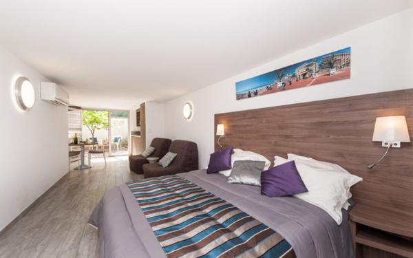 Immeuble à vendre    15 pièces •  Saint-Cyr-sur-Mer