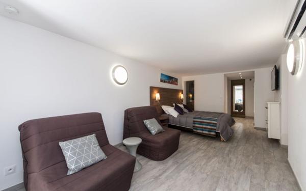 Immeuble à vendre    15 pièces •  Saint-Cyr-sur-Mer