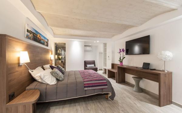 Immeuble à vendre    15 pièces •  Saint-Cyr-sur-Mer