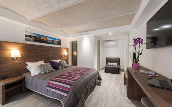 Immeuble à vendre    15 pièces •  Saint-Cyr-sur-Mer