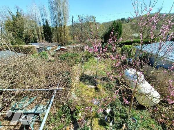 TRENTE CINQ NOTAIRES  - Pour les amoureux de randonnées en forêt et sur le halage  - située sur...