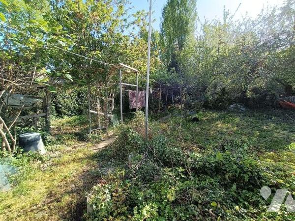TRENTE CINQ NOTAIRES  - Pour les amoureux de randonnées en forêt et sur le halage  - située sur...