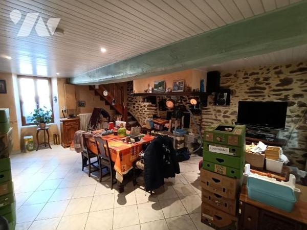 TRENTE CINQ NOTAIRES  - Pour les amoureux de randonnées en forêt et sur le halage  - située sur...