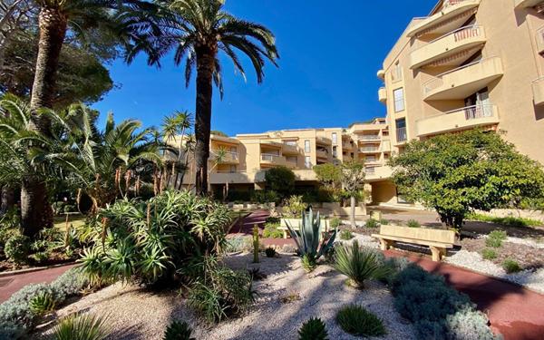 Appartement à vendre    3 pièces • 55 m2 Saint-Raphaël