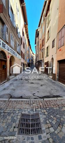 À Vendre – Murs Local Commercial au Cœur de la Cité Historique de Briançon