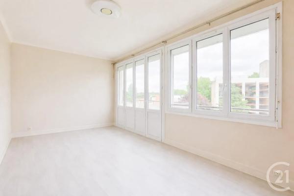 Appartement F4 à vendre  4 pièces - 79,53 m 2   LA COURNEUVE  - 93