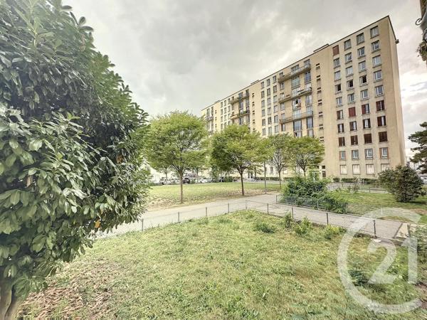 Appartement F4 à vendre  4 pièces - 79,53 m 2   LA COURNEUVE  - 93