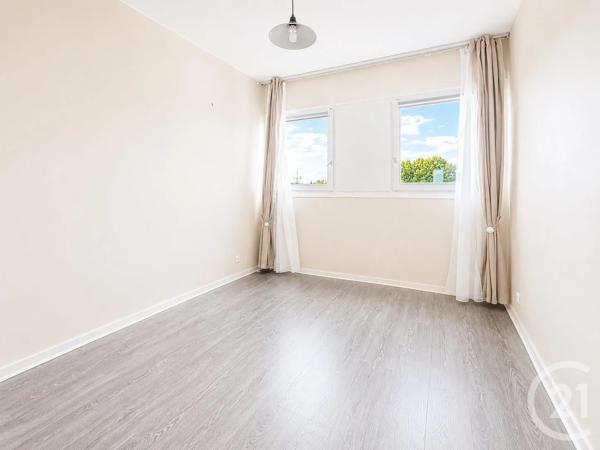 Appartement F4 à vendre  4 pièces - 79,53 m 2   LA COURNEUVE  - 93