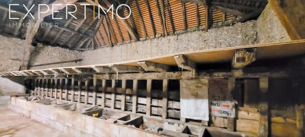 Lisle (24350) À vendre ancienne ferme restaurée de 110 m² habitable, grange et dépendances de 335 m² terrain de 5000 m² sect