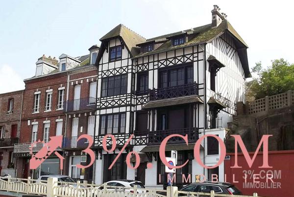 Bel appartement de la Belle Epoque avec plafonds cathédrale, face à l'entrée du port de pêche et de plaisance Le Tréport (76470)