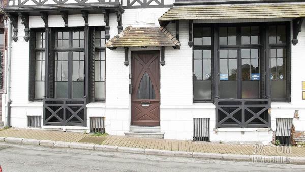 Bel appartement de la Belle Epoque avec plafonds cathédrale, face à l'entrée du port de pêche et de plaisance Le Tréport (76470)