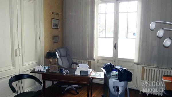 Bel appartement de la Belle Epoque avec plafonds cathédrale, face à l'entrée du port de pêche et de plaisance Le Tréport (76470)