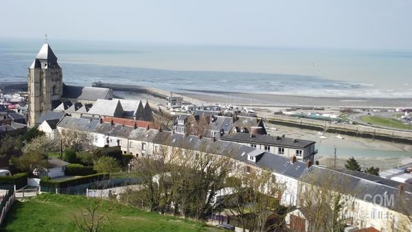 Bel appartement de la Belle Epoque avec plafonds cathédrale, face à l'entrée du port de pêche et de plaisance Le Tréport (76470)