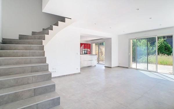 Maison à vendre    5 pièces •  Le Pontet