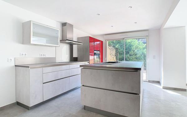 Maison à vendre    5 pièces •  Le Pontet