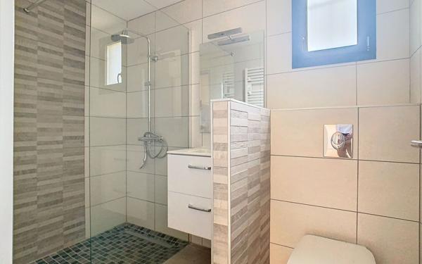 Maison à vendre    5 pièces •  Le Pontet