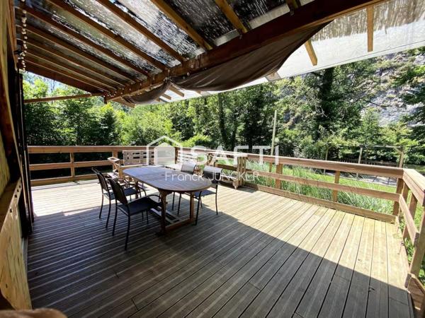 Chalet rénové en bord d’eau, rare à Clécy