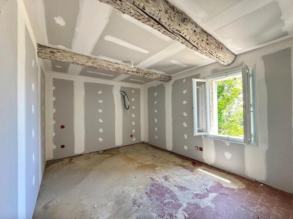 Mas à rénover à l'Isle-sur-la-Sorgue