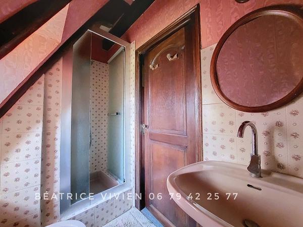 8 km de MONTIGNAC-LASCAUX - Belle maison Périgourdine 6 pièces 140 m2. PISCINE. 5 chambres