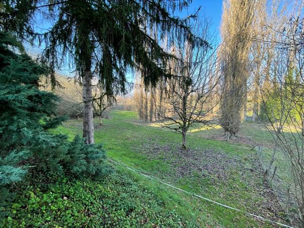 8 km de MONTIGNAC-LASCAUX - Belle maison Périgourdine 6 pièces 140 m2. PISCINE. 5 chambres