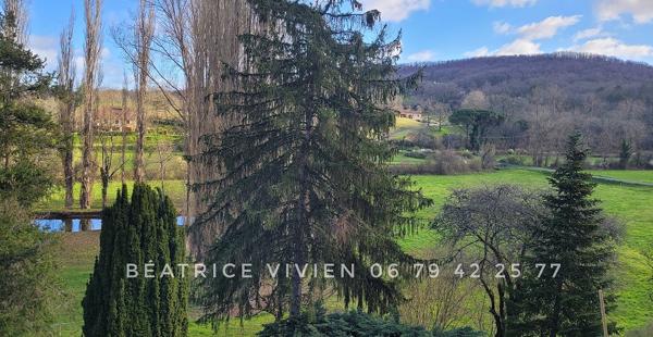 8 km de MONTIGNAC-LASCAUX - Belle maison Périgourdine 6 pièces 140 m2. PISCINE. 5 chambres